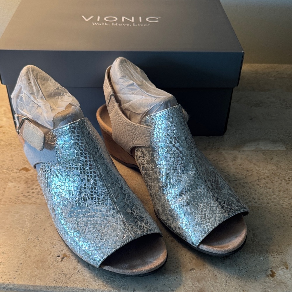 Vionic Women's Metallic Silver Sandals